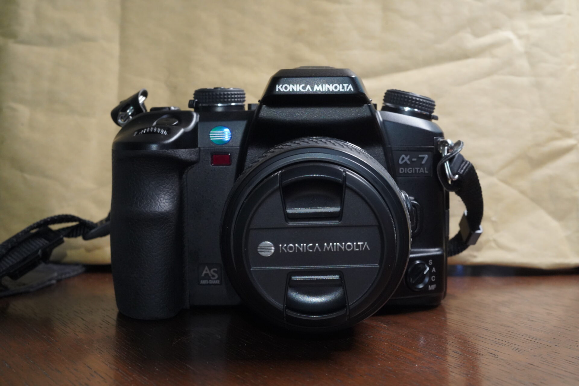 レビュー】α-7 DIGITAL、「α」で初めてのデジタル一眼レフカメラ