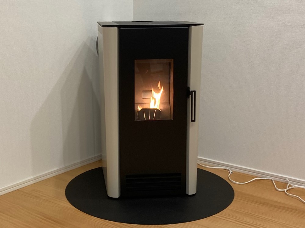 魚津市M様 コンパクトサイズのペレットストーブ ほのか設置 | （株