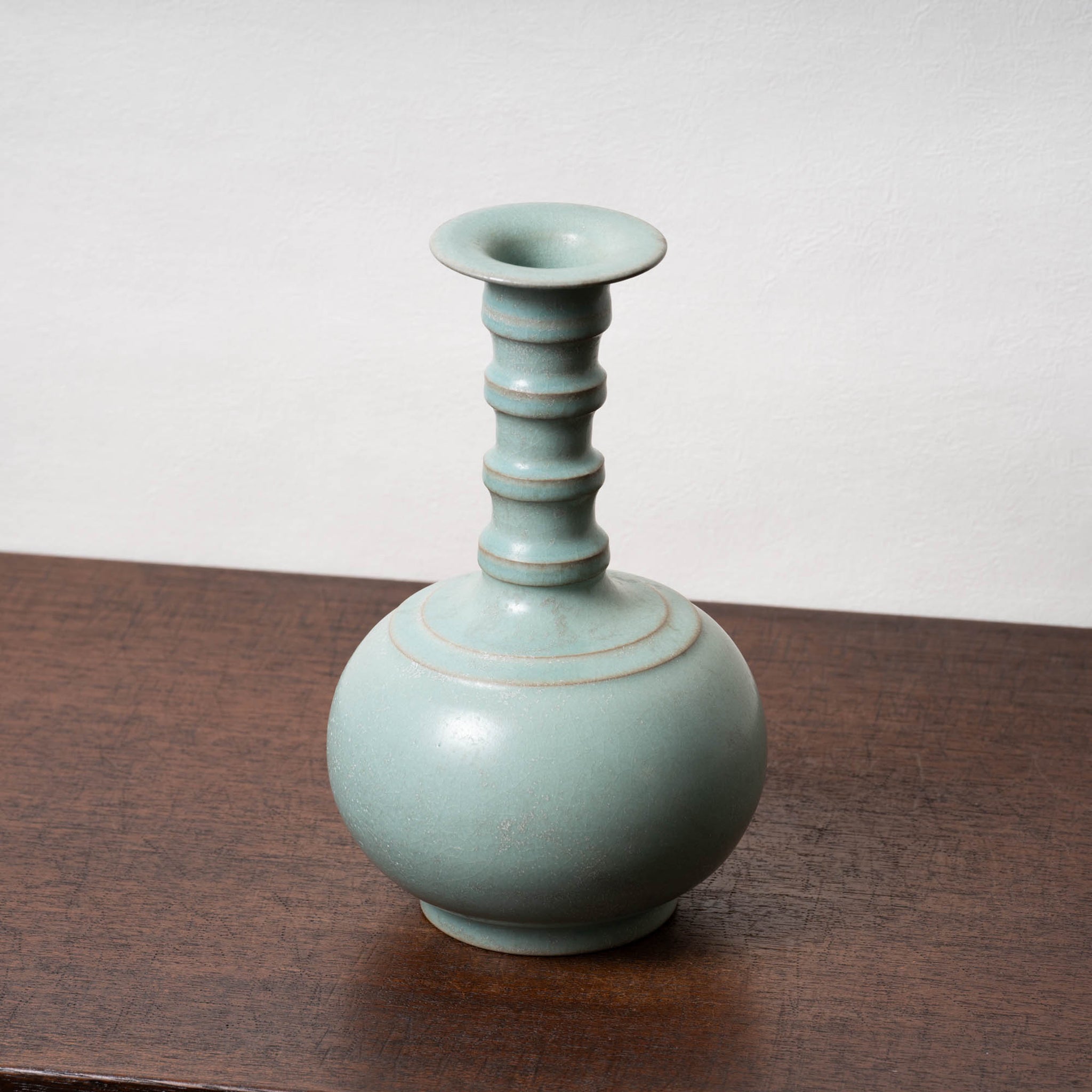 北宋 汝窯青磁盤口弦文長頸瓶 – 燦禾 SANKA