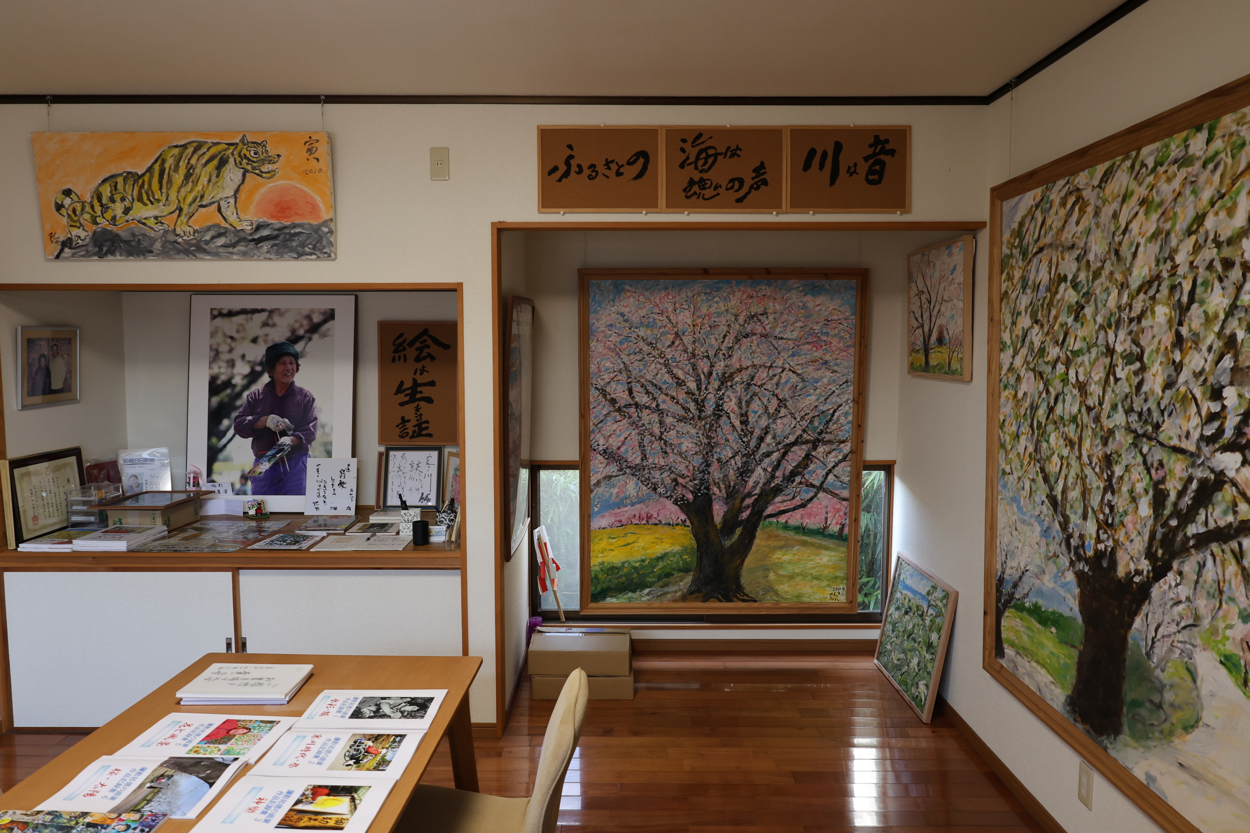 宮崎県西都市とアート｜弥勒祐徳さんの芸術作品を神楽館・美術館にて
