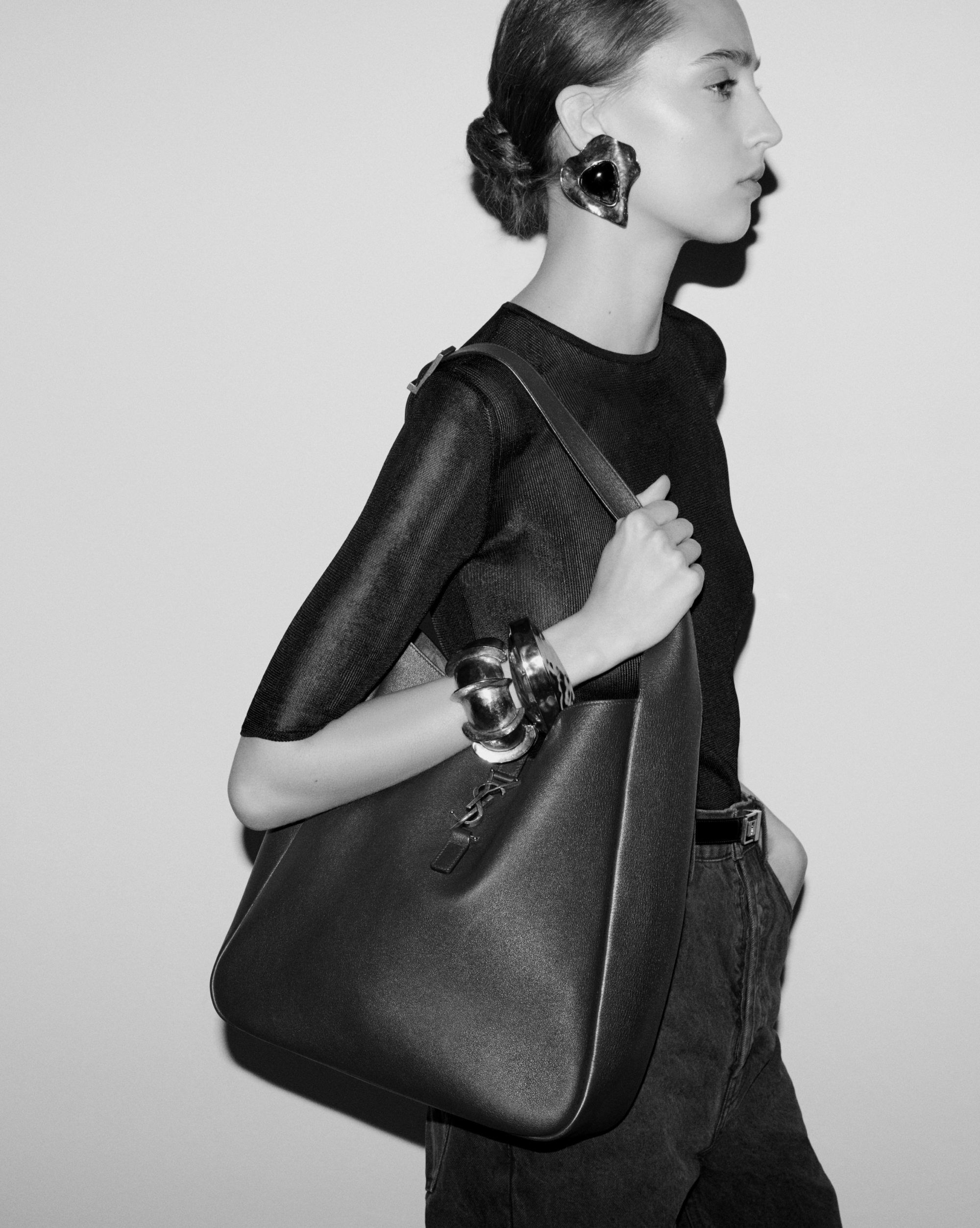 LE 5 À 7 ソフトラージ（スエード） ブラウン | Saint Laurent | YSL JA-JP