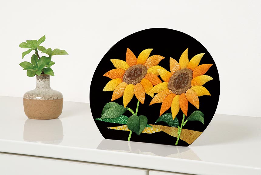 押絵飾り・花歳時記（ヒマワリ）｜株式会社さくらほりきり