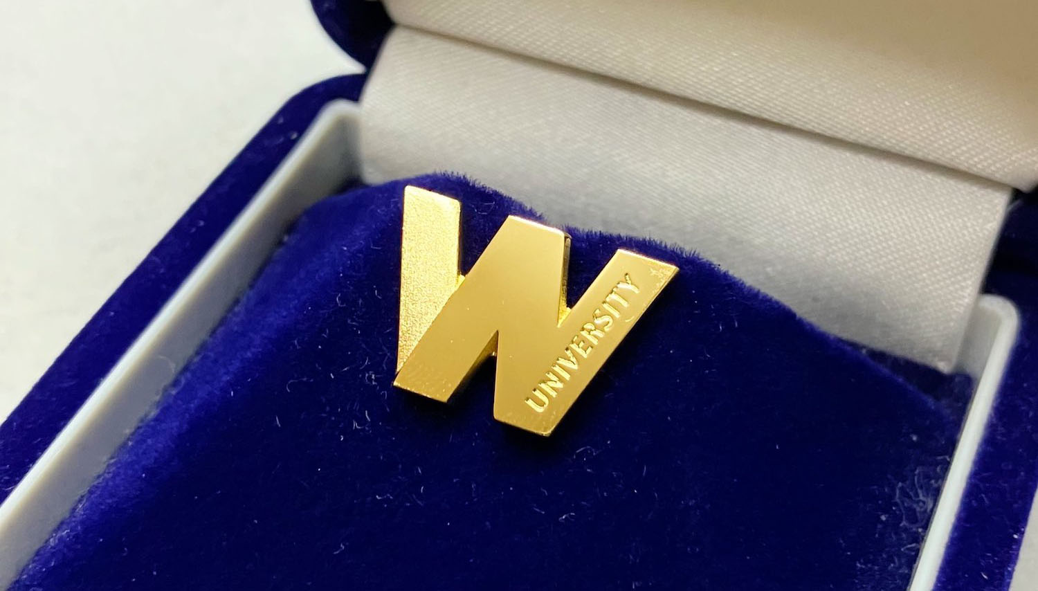 オリジナル『WASEDA 記念バッジ』が完成しました。早稲田大学 稲門会