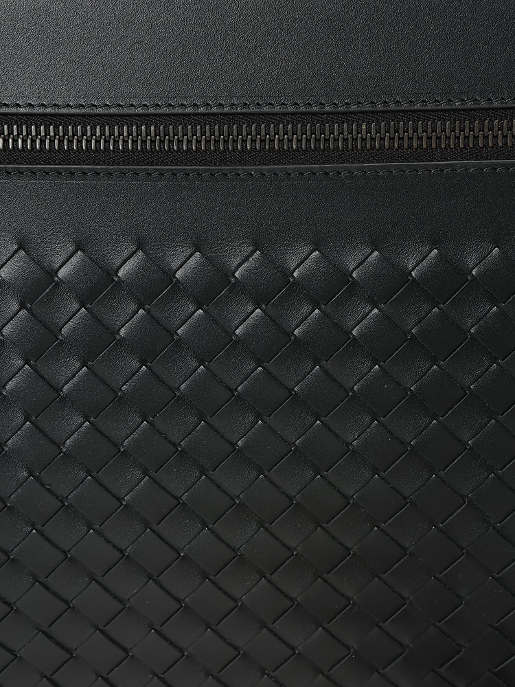 BOTTEGA VENETA (ボッテガ・ヴェネタ) イントレチャート レザー