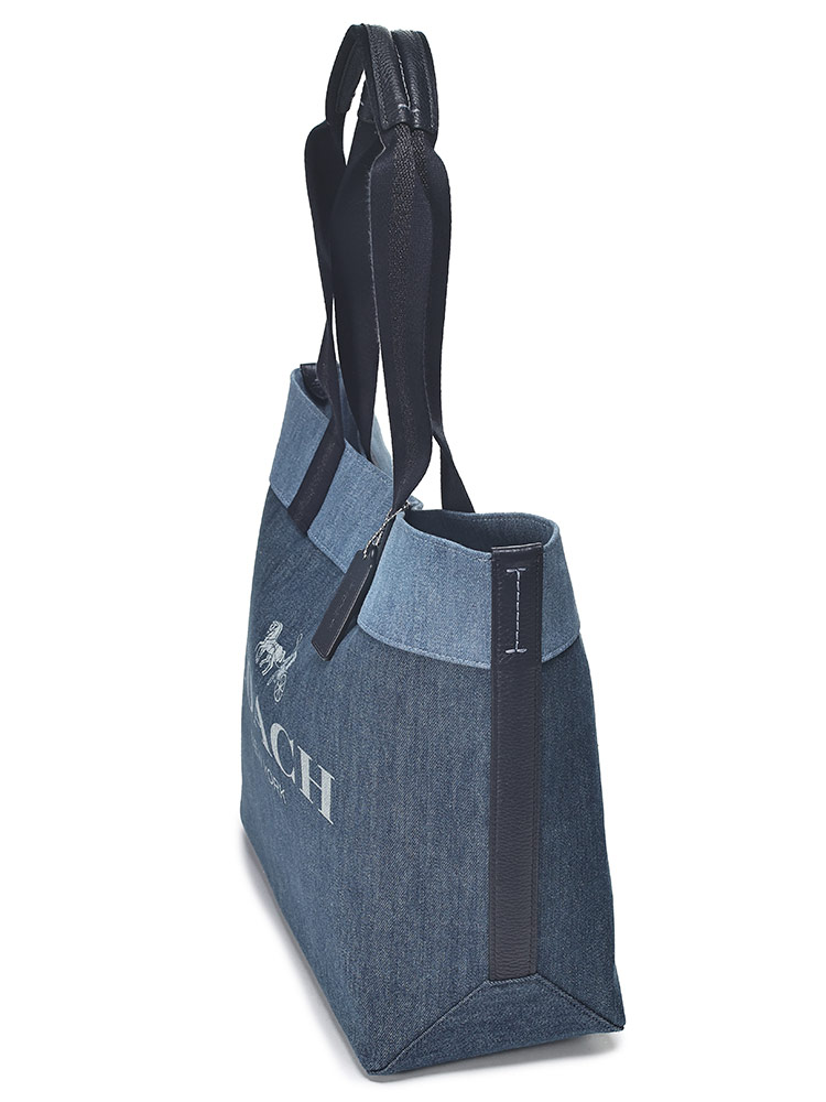 COACH (コーチ) デニム 裏地アクセント BIGロゴ チャーム付き ラージ