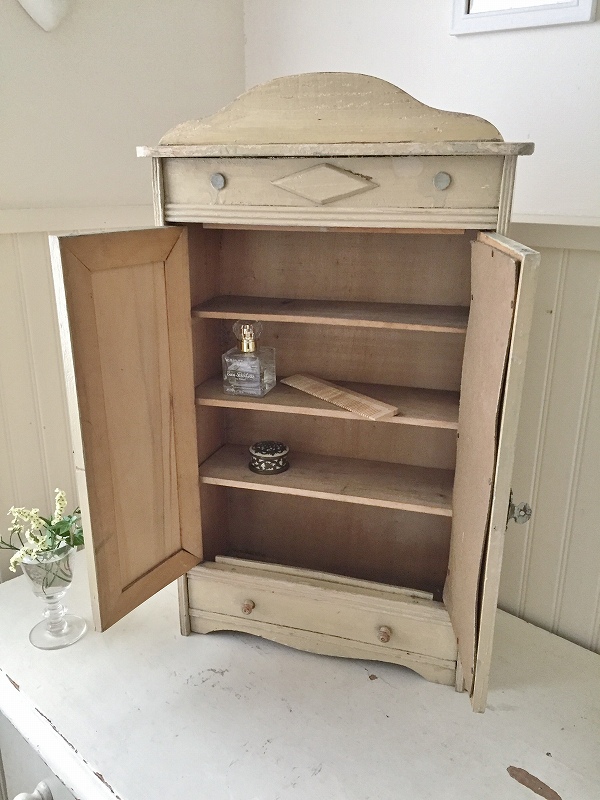 フランスドールキャビネットはかわいいアンティークネットショップ