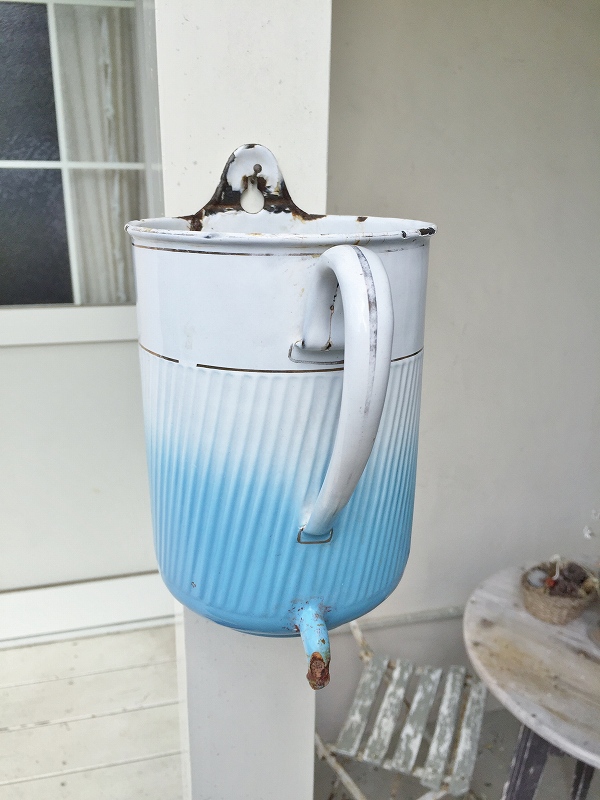 フランスBF社製ホーローイリゲーターはかわいいアンティークネット