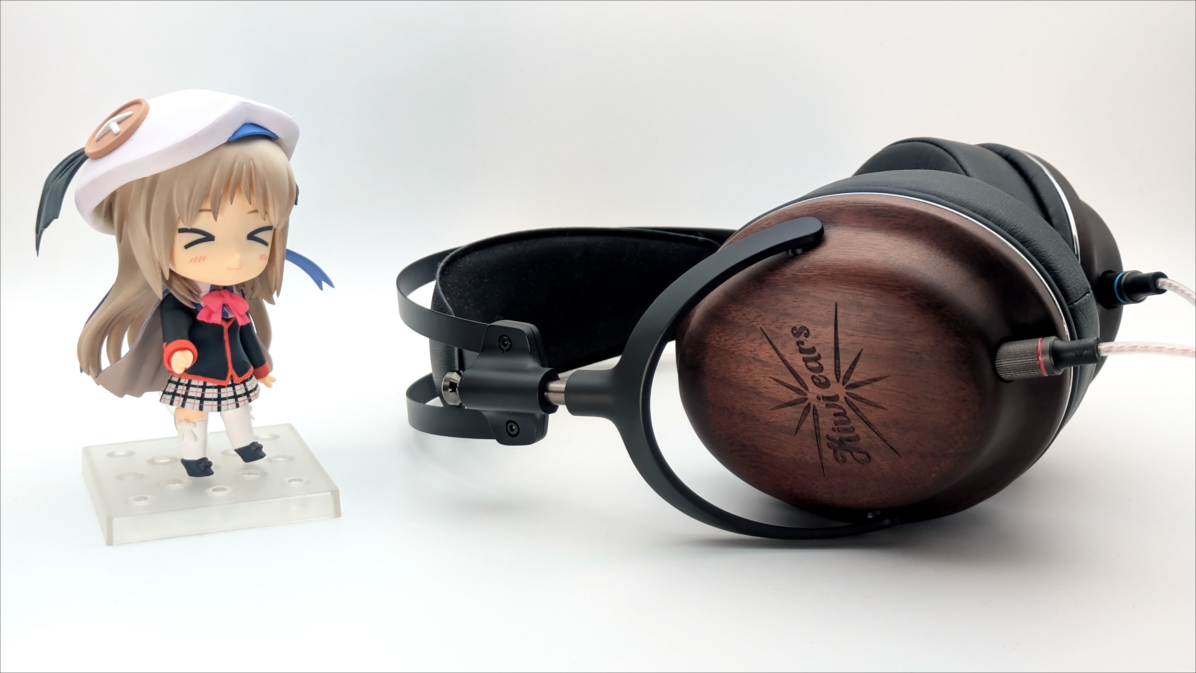 Kiwi Ears『Atheia』レビュー。Kiwi Earsのヘッドホンは平面と