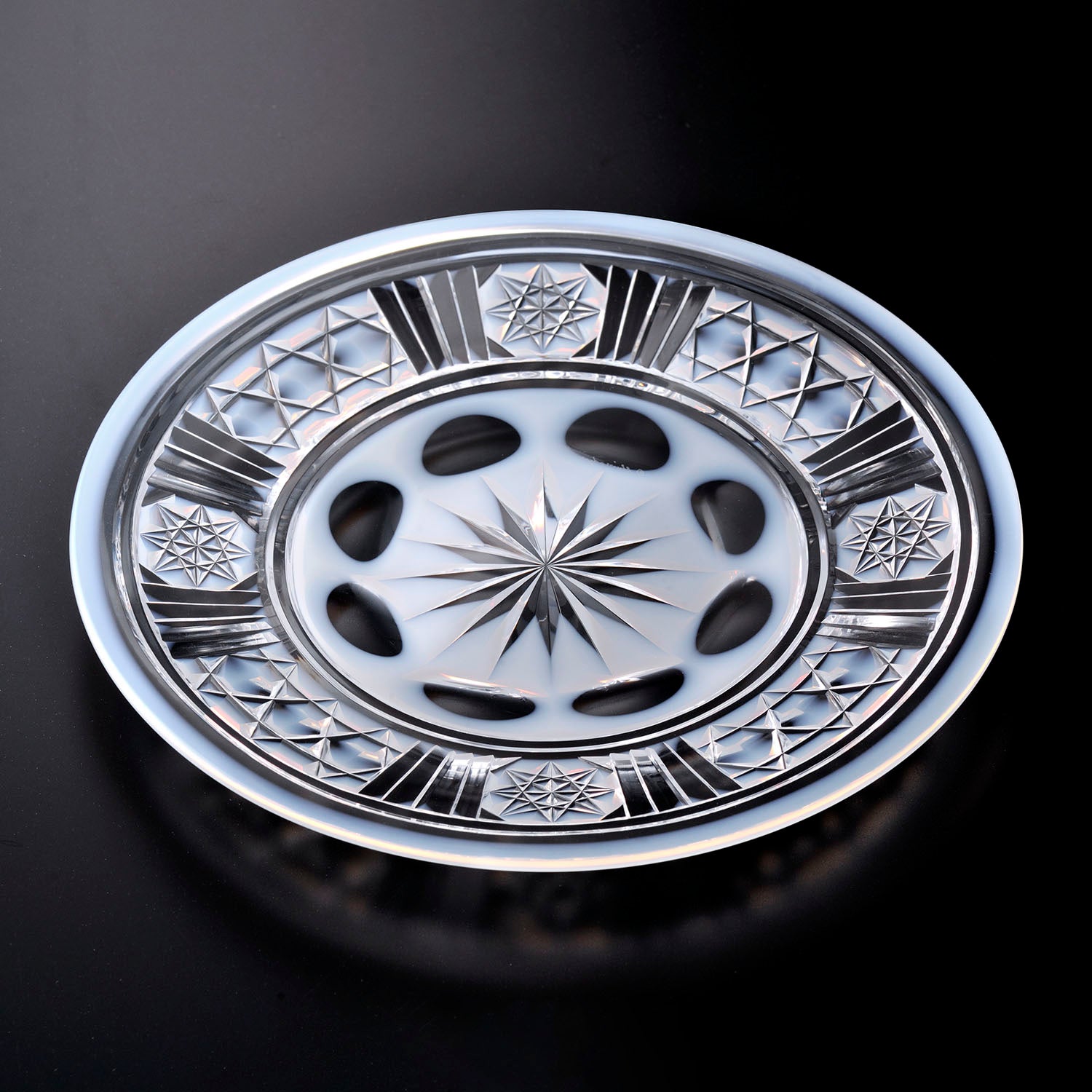 島津薩摩切子】思無邪 プレート皿20㎝ – ㈱島津興業 島津薩摩切子