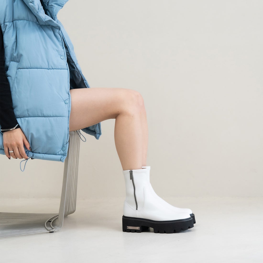 CHARLES & KEITH サイドジップ アンクルブーツ 【再入荷】（White