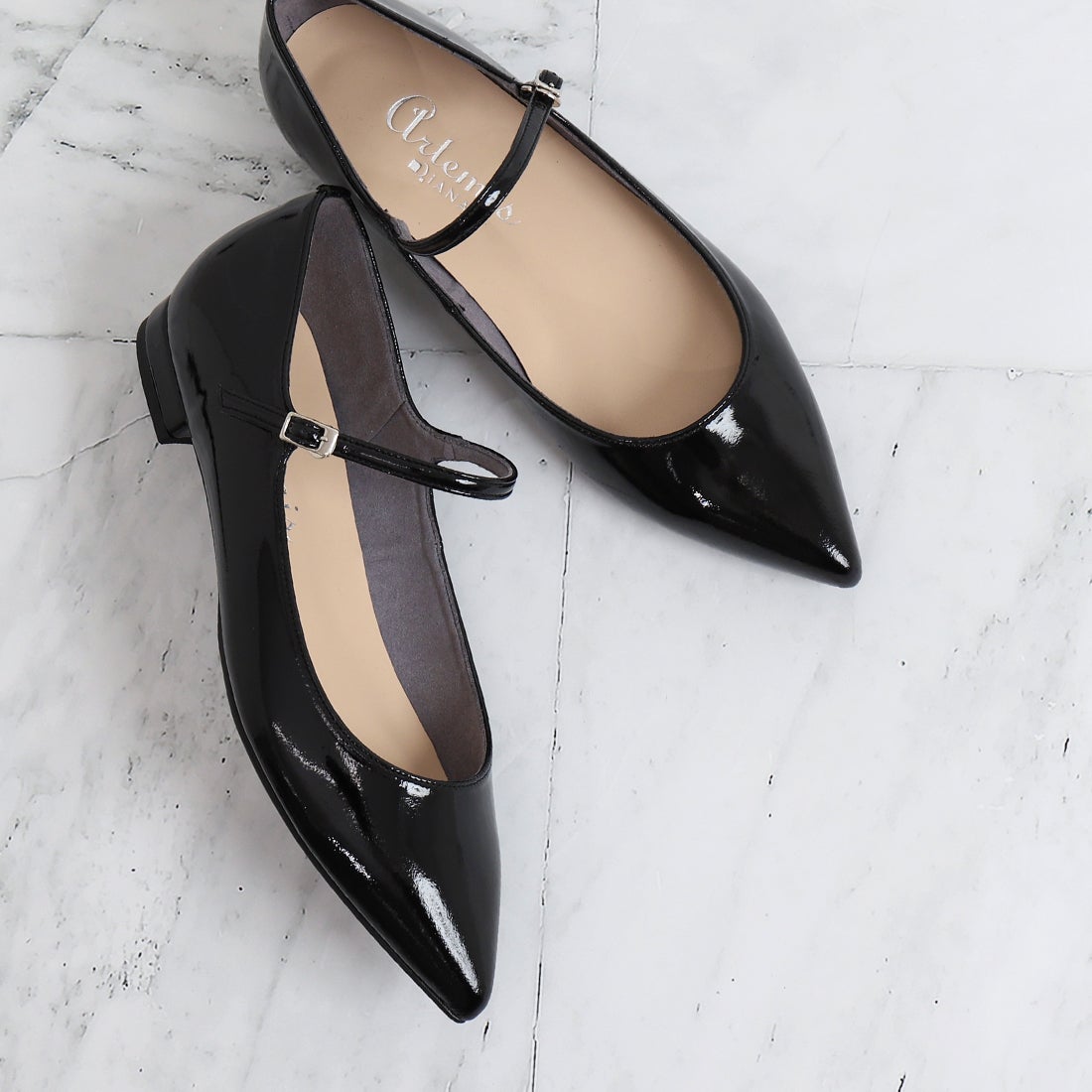 アルテミス バイ ダイアナ artemis by DIANA ストラップフラット