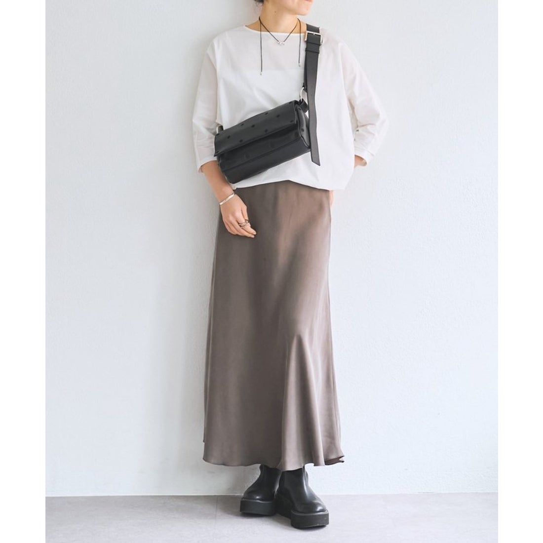 ビアズリー BEARDSLEY ドットボディバッグ （black） - ファッション