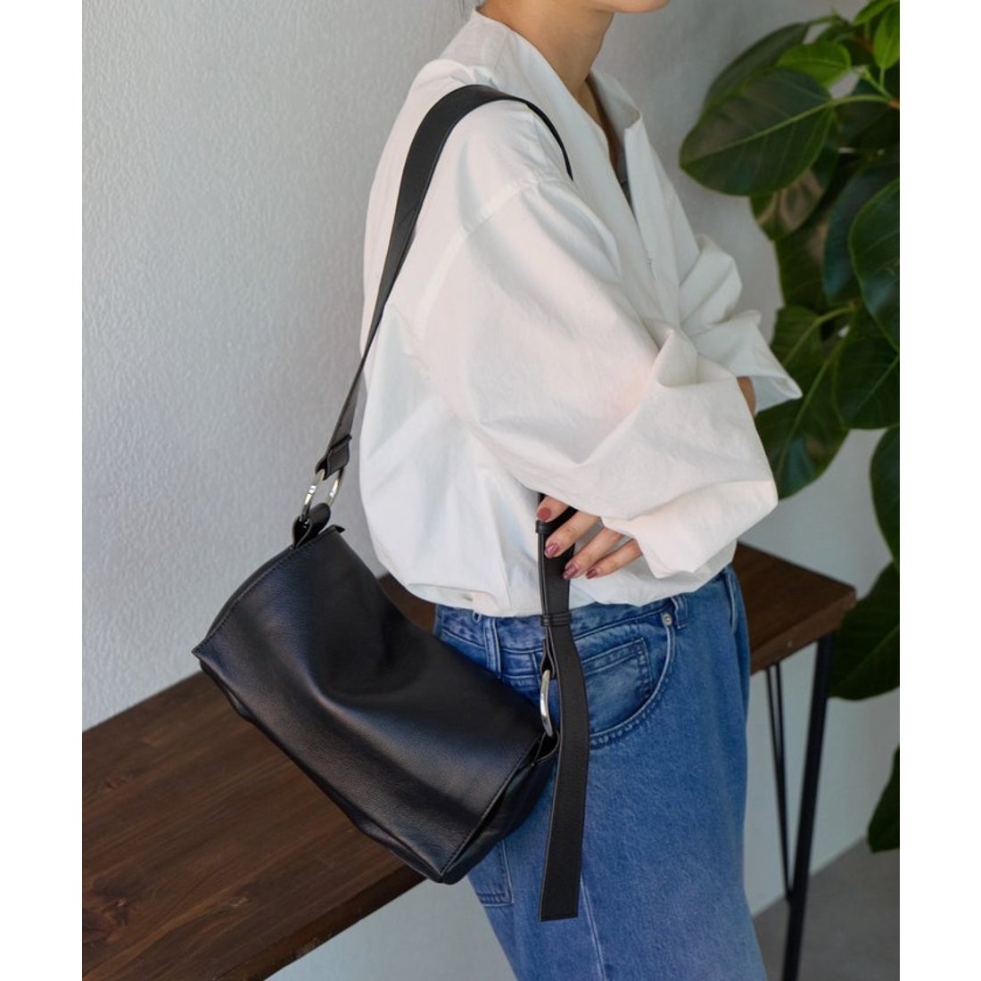 ビアズリー BEARDSLEY レザーボディバッグ （black） -ファッション