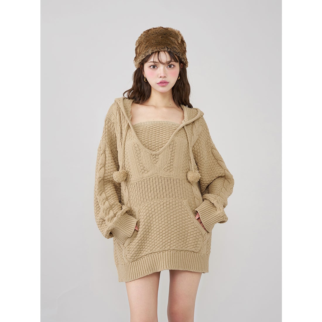 ダーリッチ Darich ケーブルDDロゴVネックニットフーディ （ベージュ