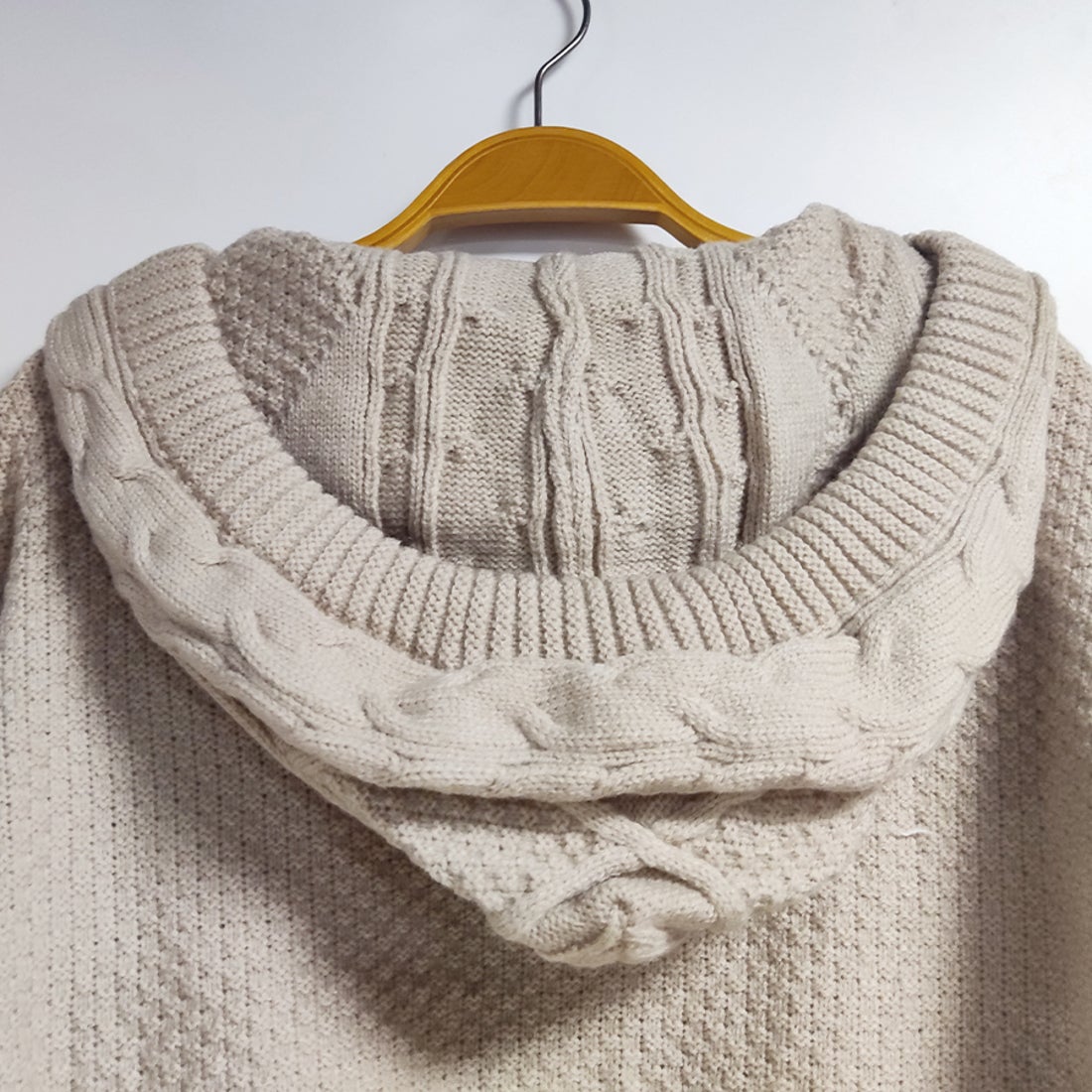 ドゥー ベル Doux Belle ケーブル編みボーダー袖フード付きニット