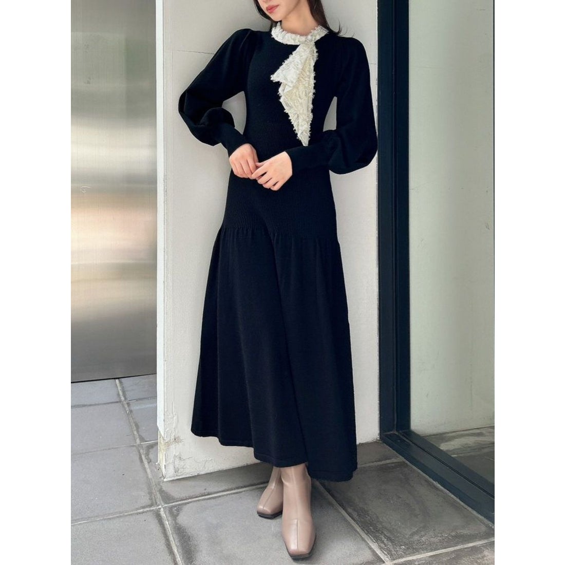 dazzlin ボタンスカーフフレアニットワンピース（ブラック） -靴