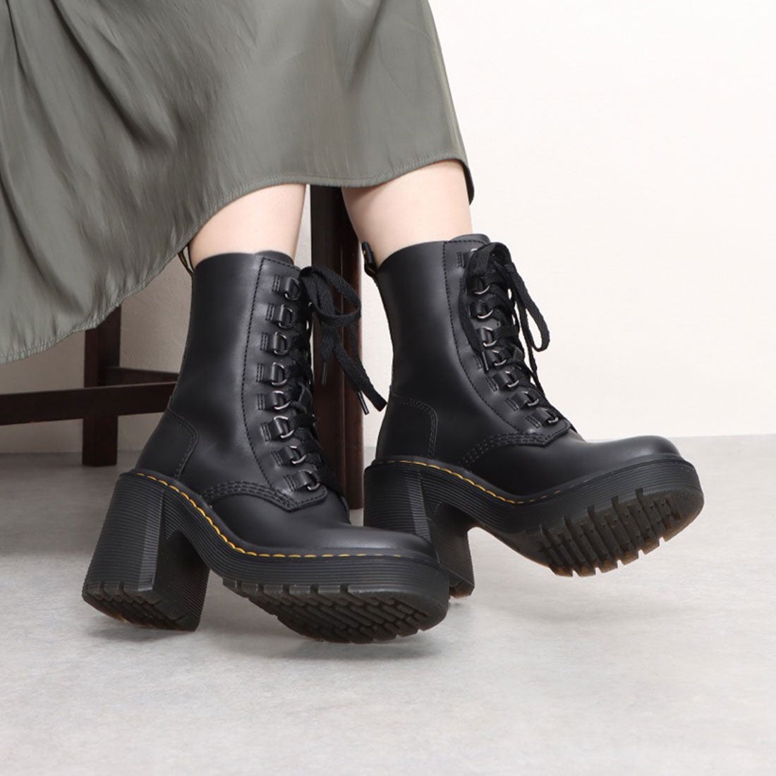 ドクターマーチン Dr.Martens レディース CHESNEY 8 タイ ブーツ