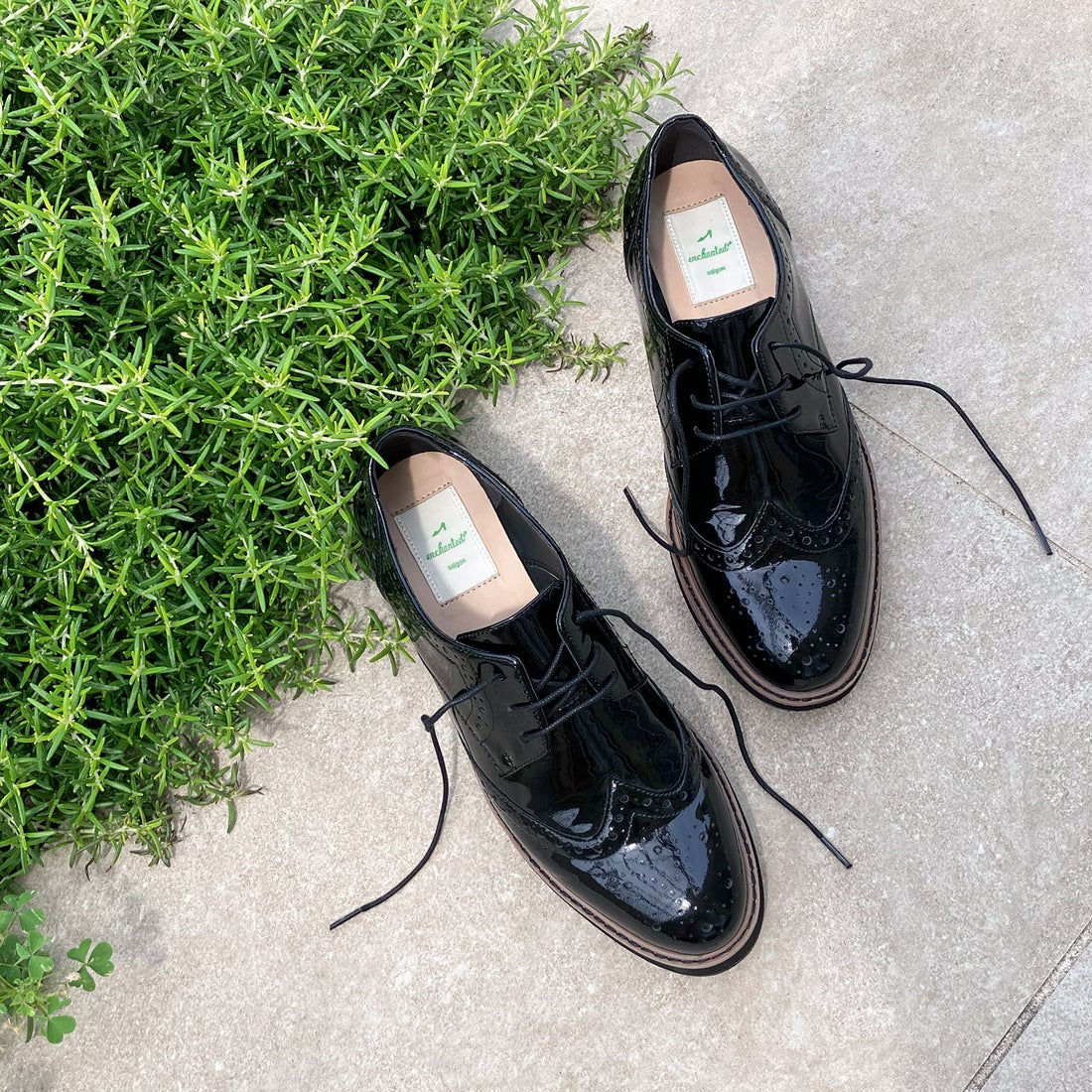 本革ウイングチップレースアップシューズ （ブラックエナメル