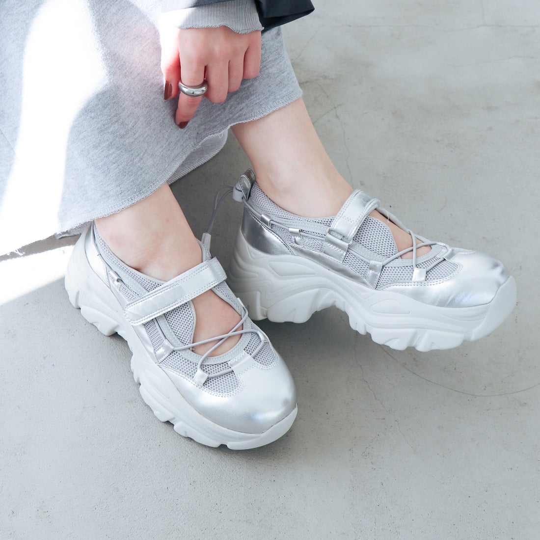 EVOL/イーボル】 【XS-LLサイズ展開】クロスデザイン厚底スニーカー