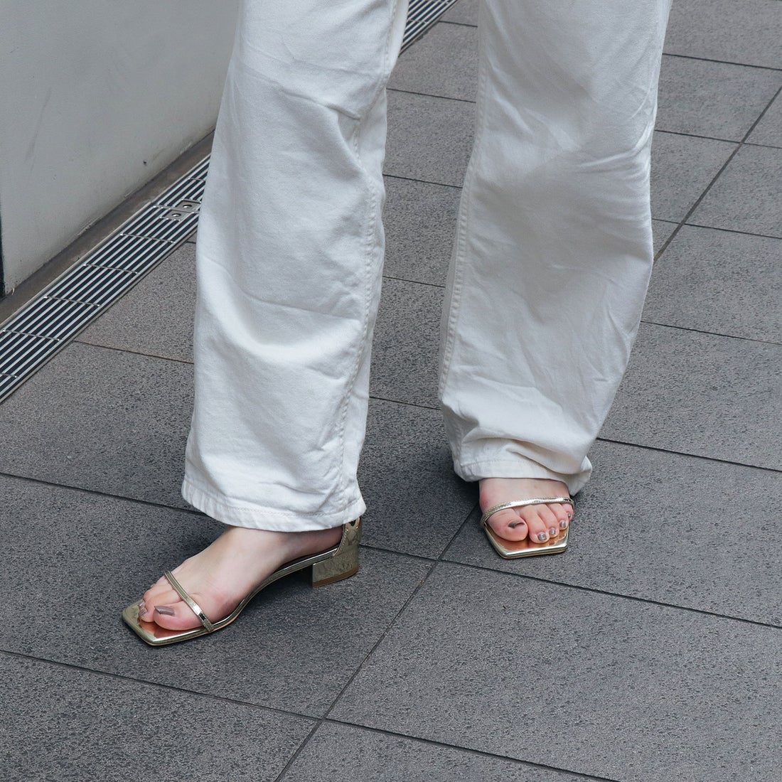 EVOL/イーボル】 スクエアストラップ3cmヒールサンダル IW5408