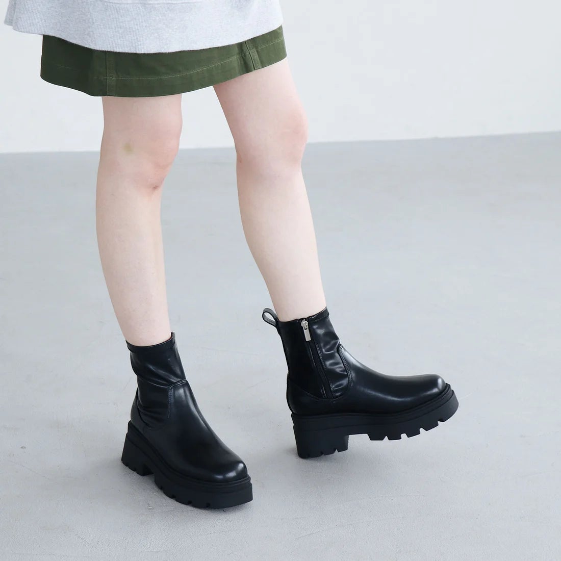 EVOL/イーボル】 ソフトストレッチ厚底ブーツ IX5474 （ブラック