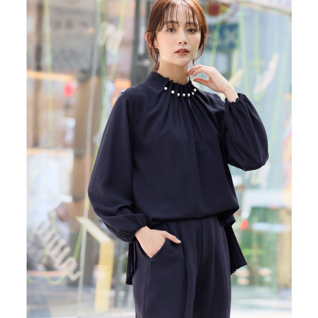 フロリア Flolia タックパールペプラムプリーツブラウス テーパード