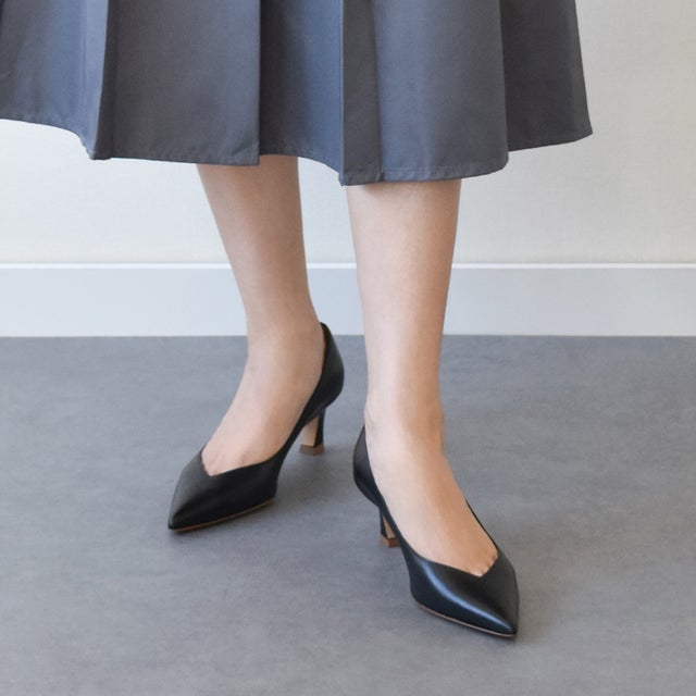 ファビオルスコーニ FABIO RUSCONI ポインテッドトウVカットパンプス