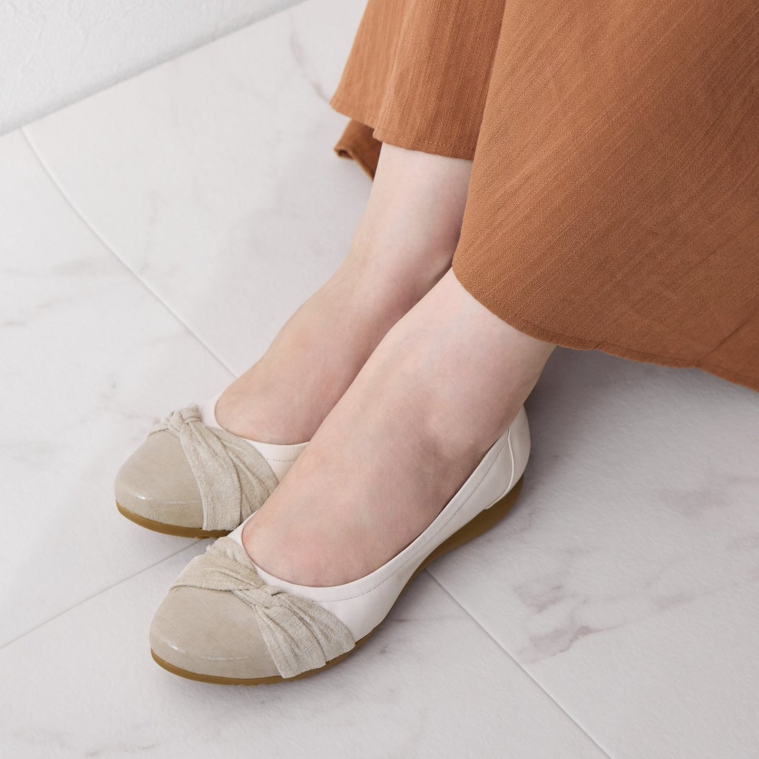 ヒミコ 卑弥呼 クロスリボンスニーカーパンプス/643105 （アイボリー