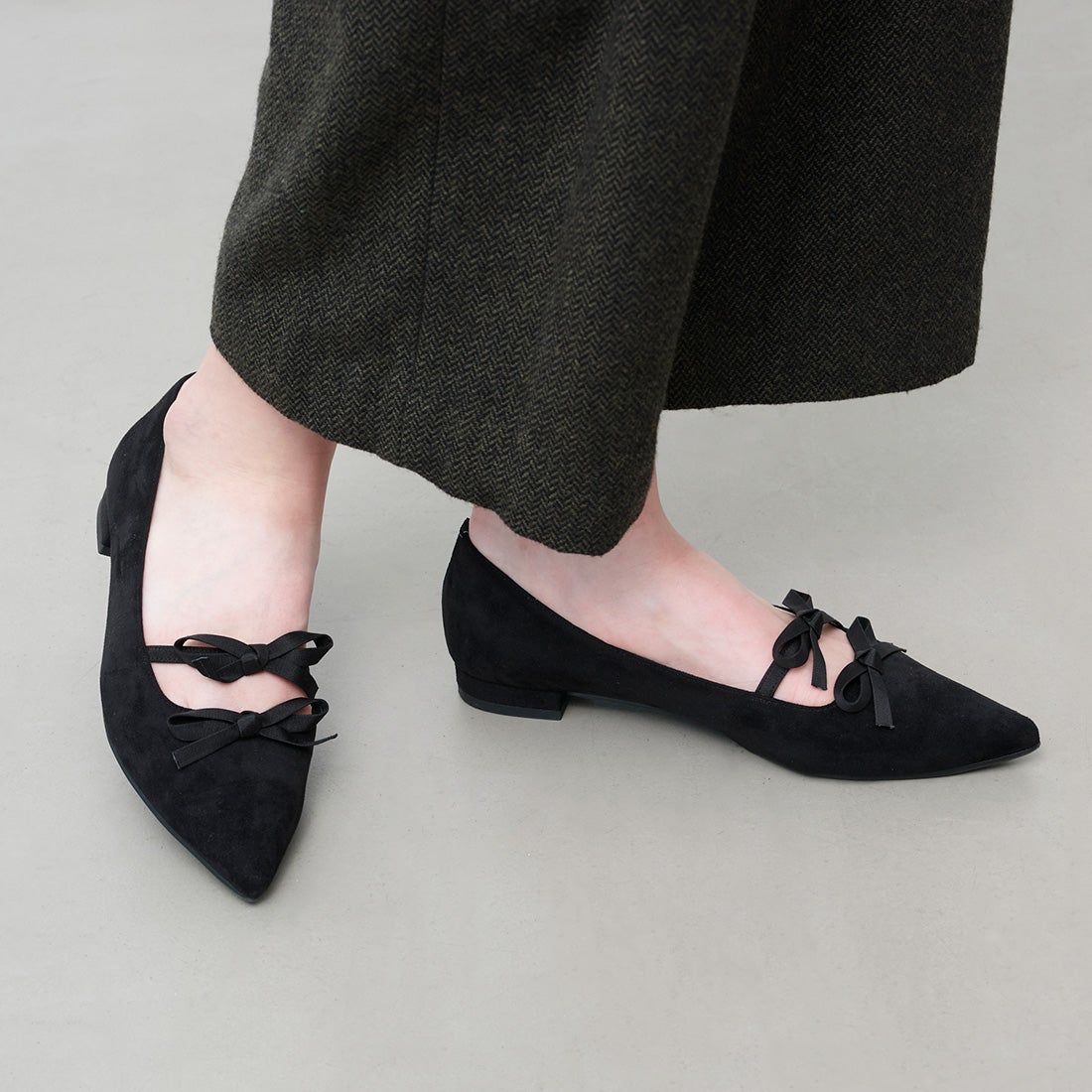 ダブルリボンポインテッドトゥフラットパンプス(0572) （ブラックS
