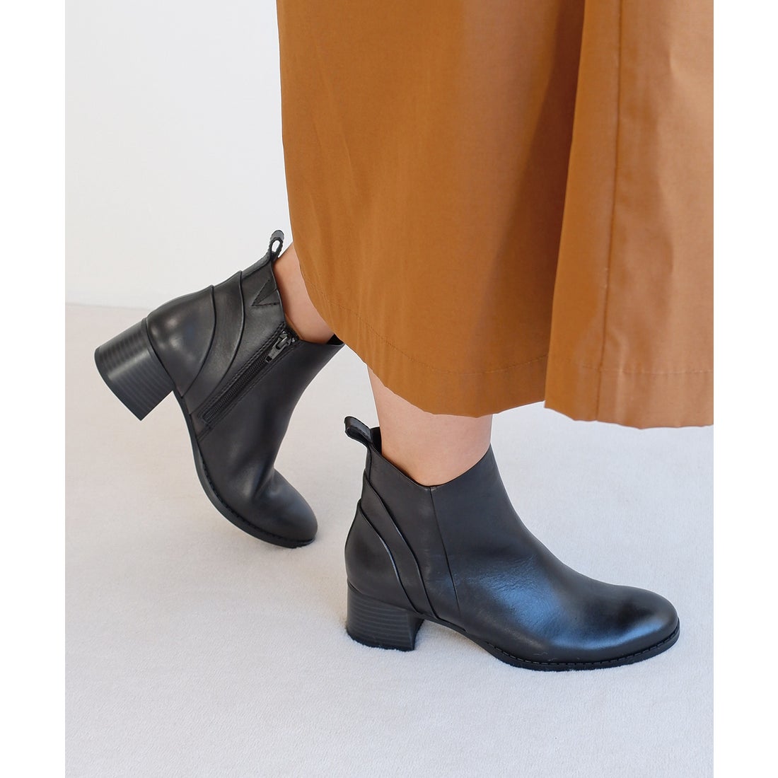 本革】 カーブパターンショートブーツ 8701 （ブラック） -モード