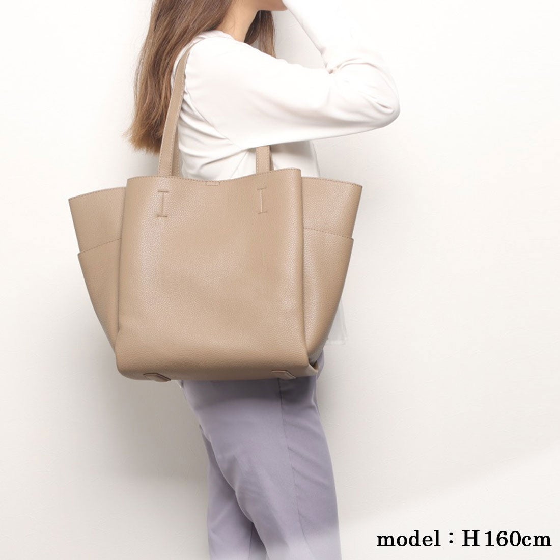 モニカ MONICA 収納いっぱいA4トート （グレージュ） - ファッション