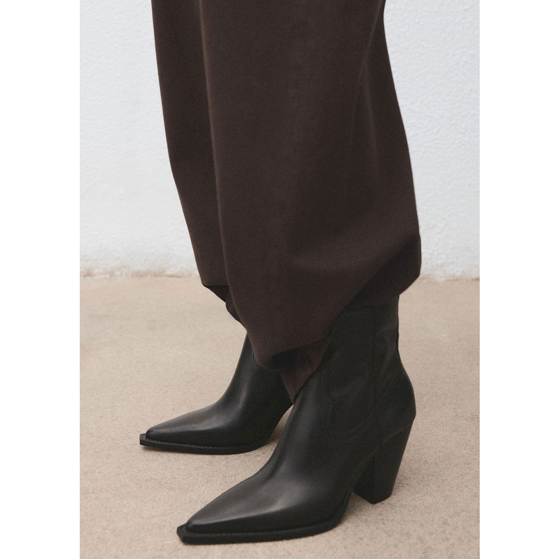 レザーショートブーツ .-- CHOCO （ブラック） -MANGO - マンゴ公式