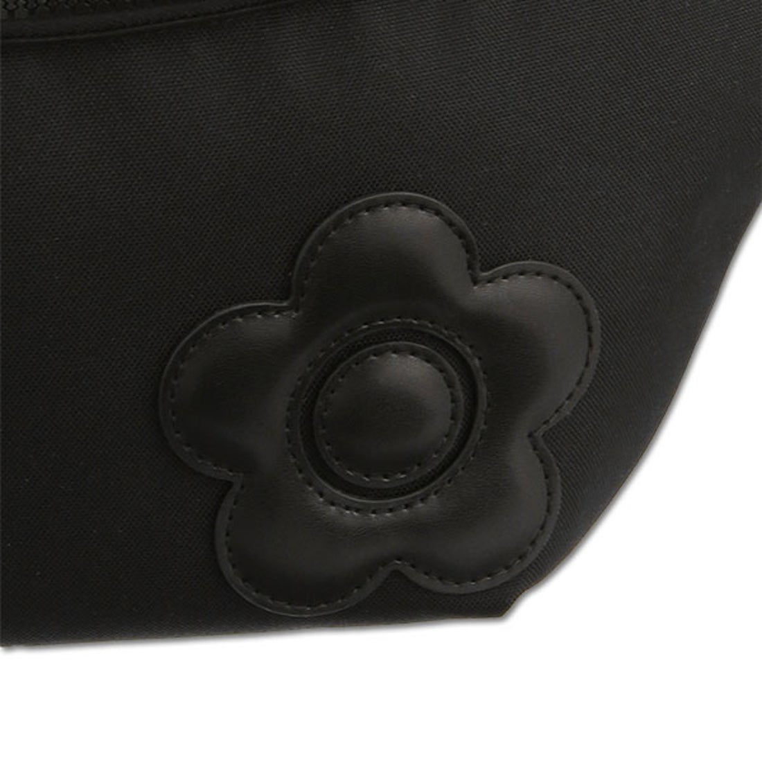 マリークワント MARY QUANT デイジーパッチライト ボディバッグ