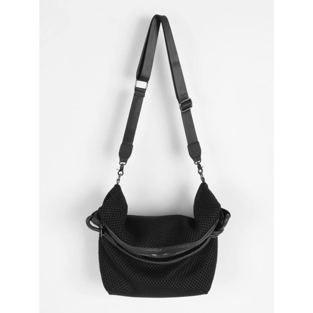 ヌエール nouer メッシュデザイントートバッグ （ブラック