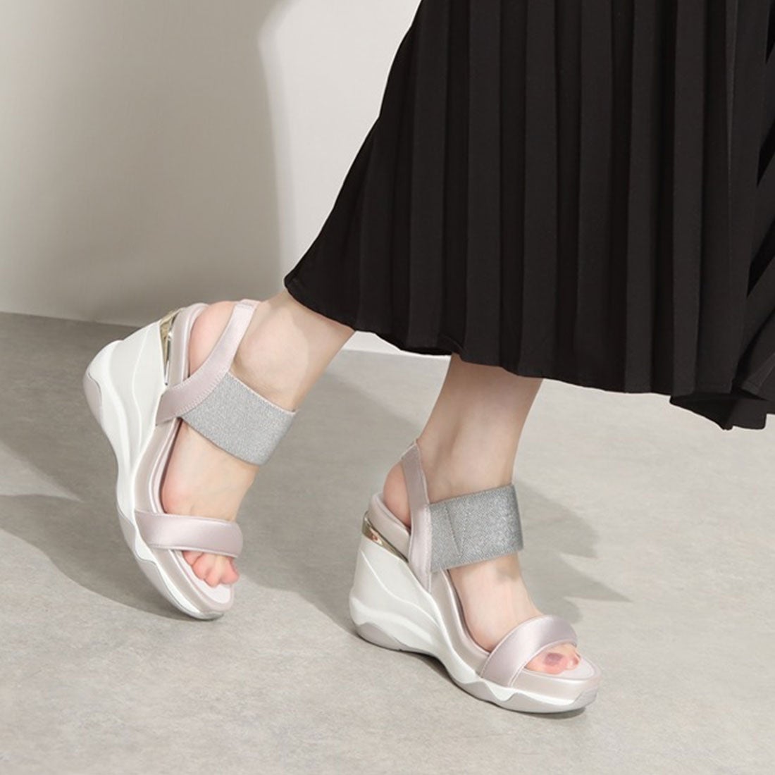 プラスダイアナ ＋diana ハイウェッジ メタリックサンダル （ゴールド