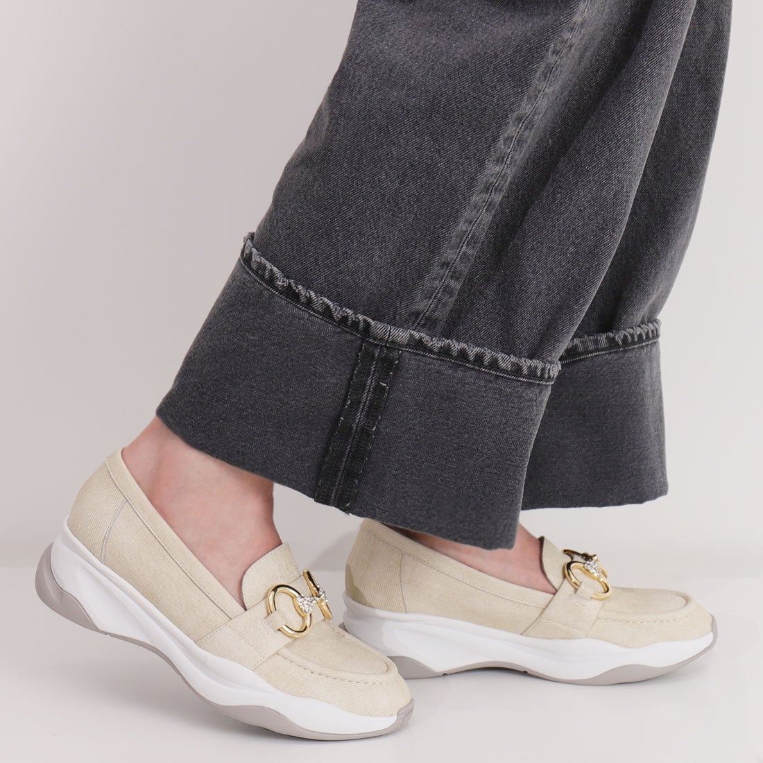 プラスダイアナ ＋diana カジュアルビットローファー （アイボリー人工