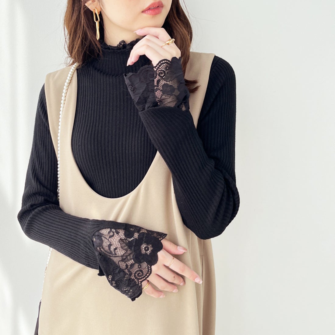 ジーラ GeeRA レース付ハイネックリブニットトップス （ブラック