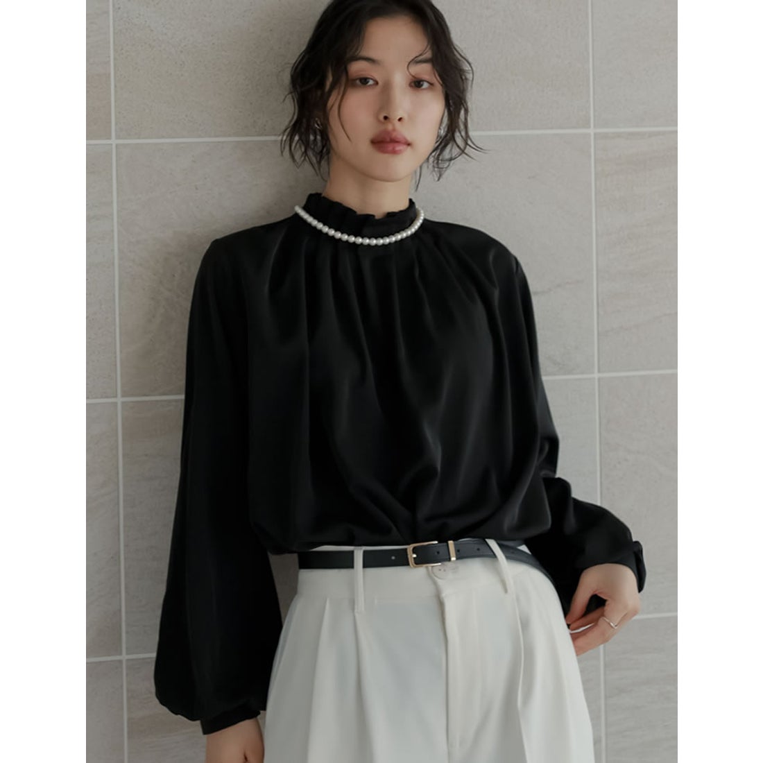 リエディ Re:EDIT 襟タックスタンドカラーブラウス （ブラック） -靴