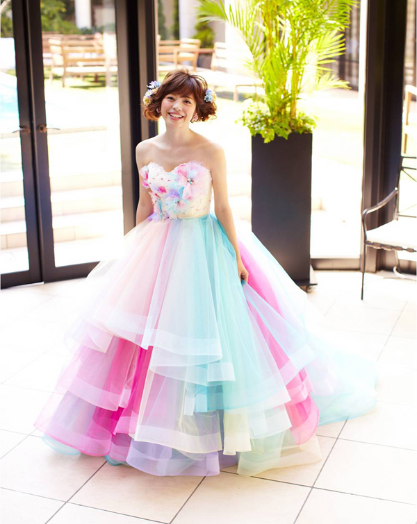 虹色のグラデーションがカラフル可愛い！「THE HANY」と共同開発の