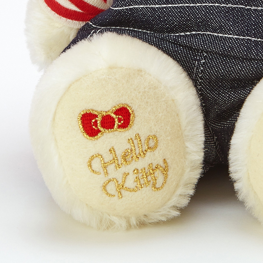 ハローキティがテディベアみたいにちょこんとお座り♡ 誕生45周年記念