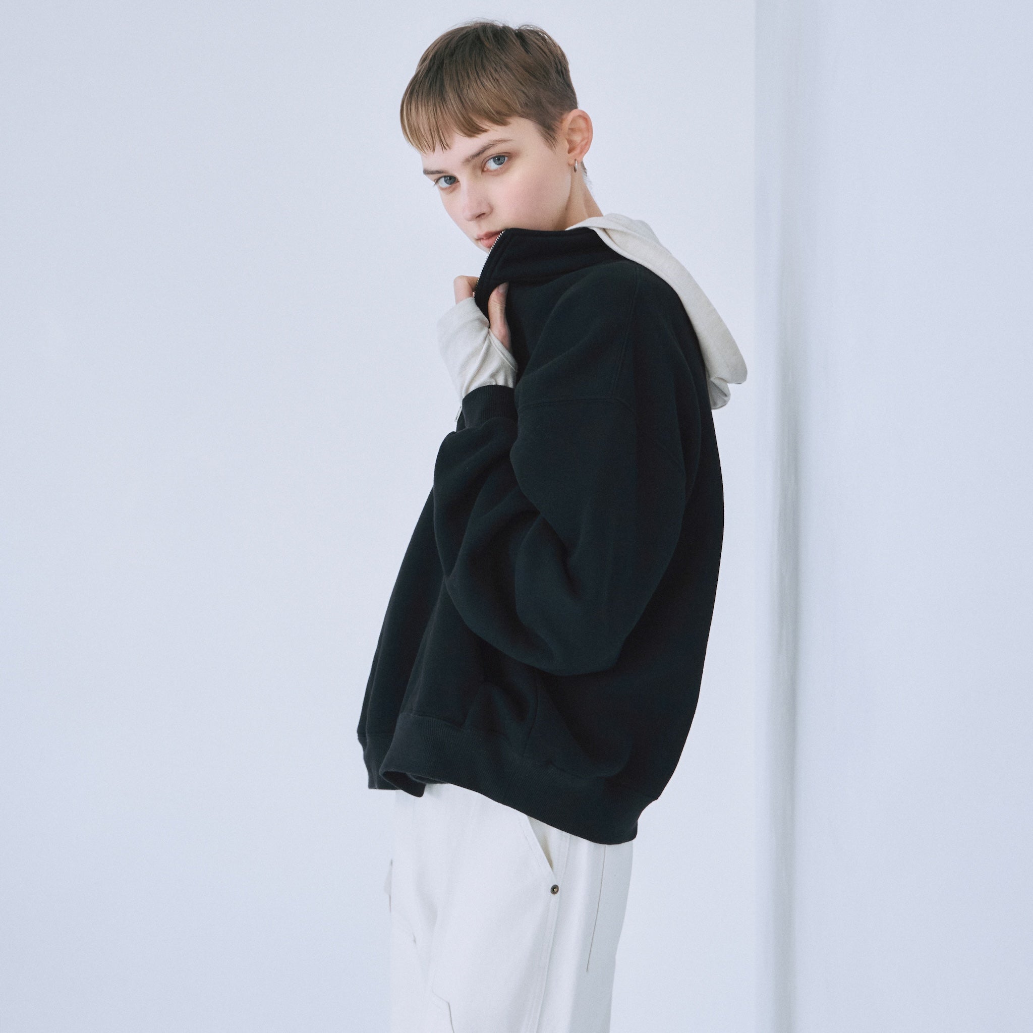 Volume Sweat スタンドカラープルオーバー