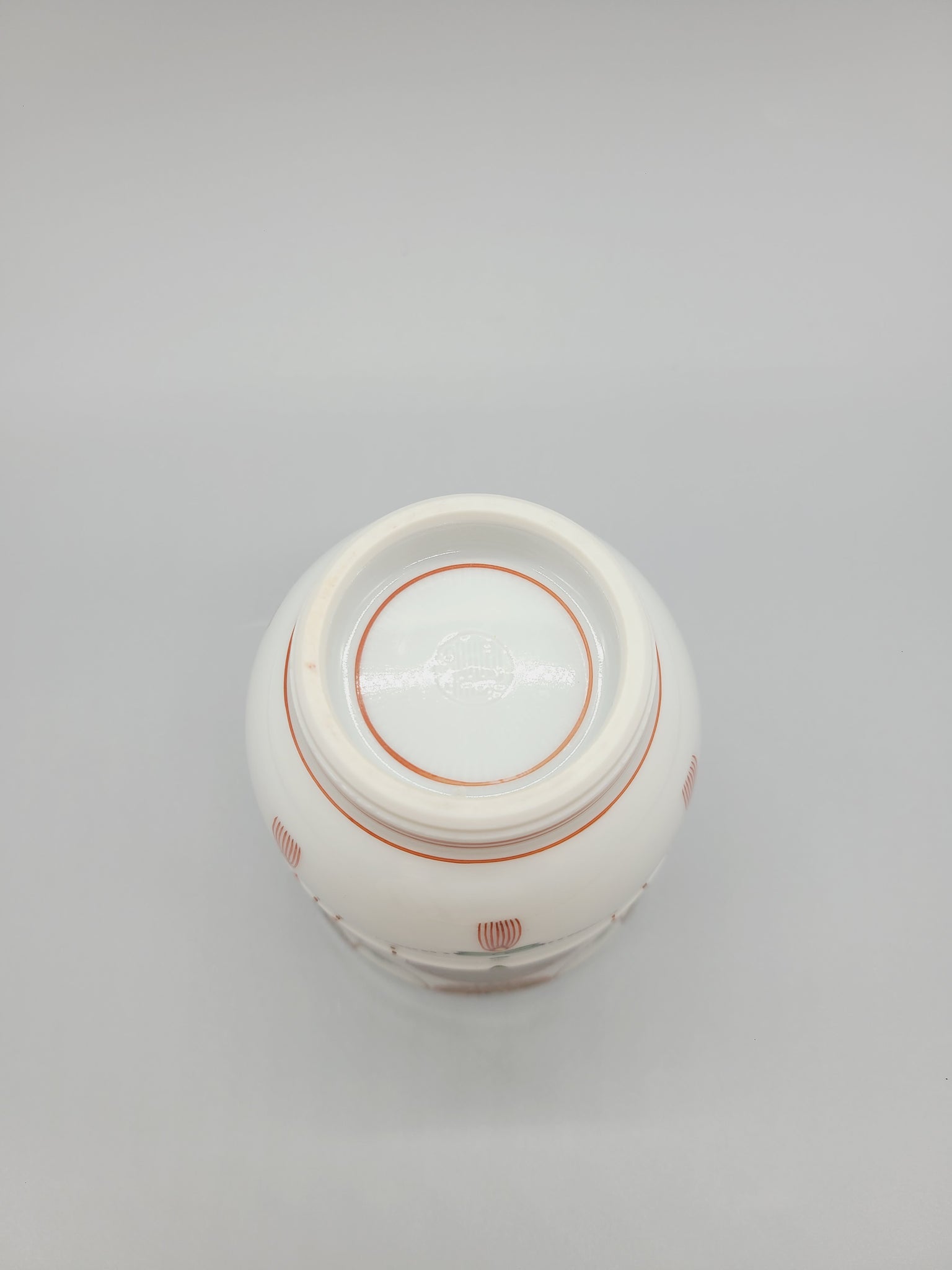 京焼・清水焼 叶松谷 赤絵金襴手瓔珞湯呑 – SEIKADO