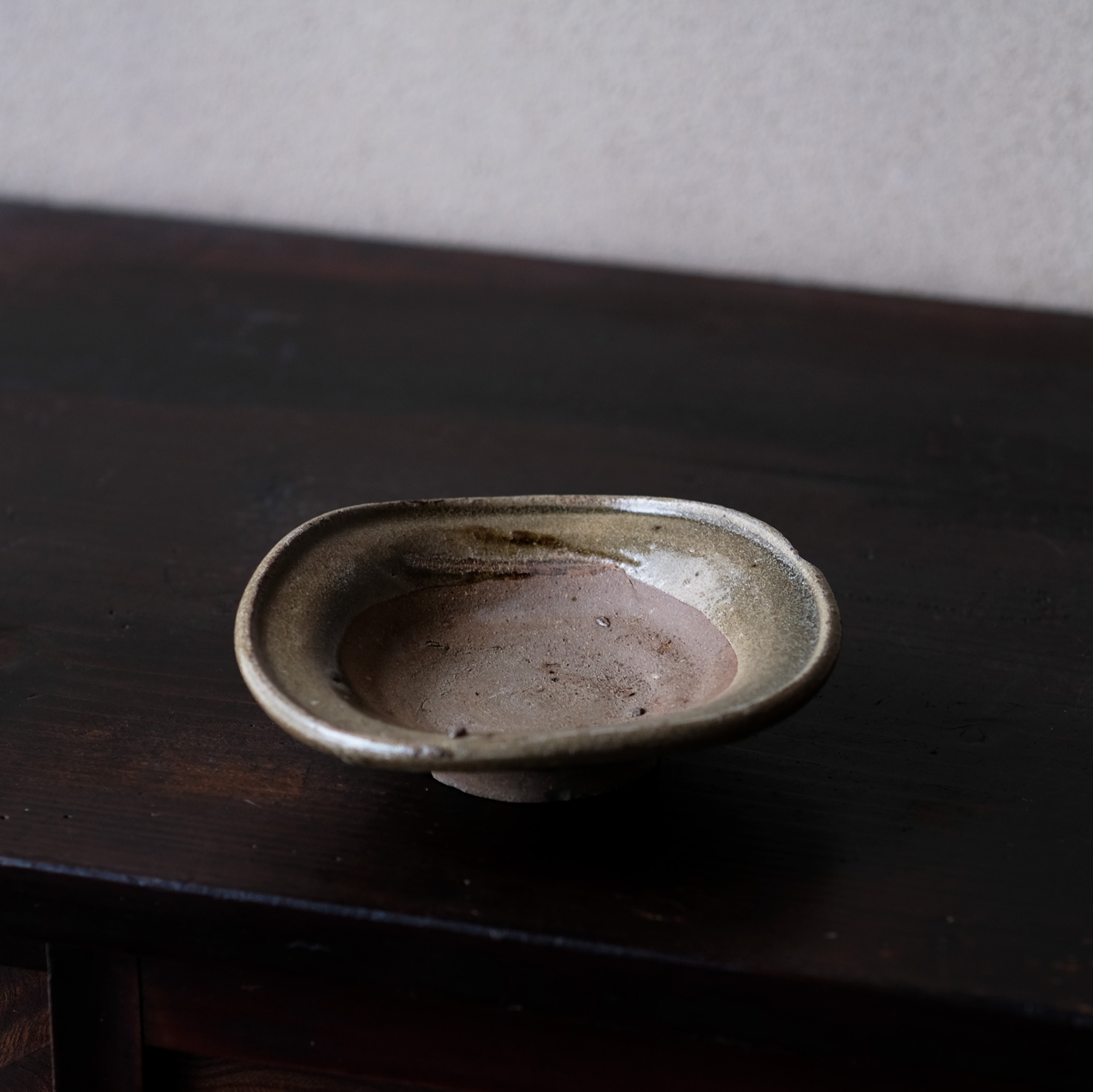 美濃 灰釉折縁皿 | 骨董と詩学 Antique & Poetics | 蛇韻律