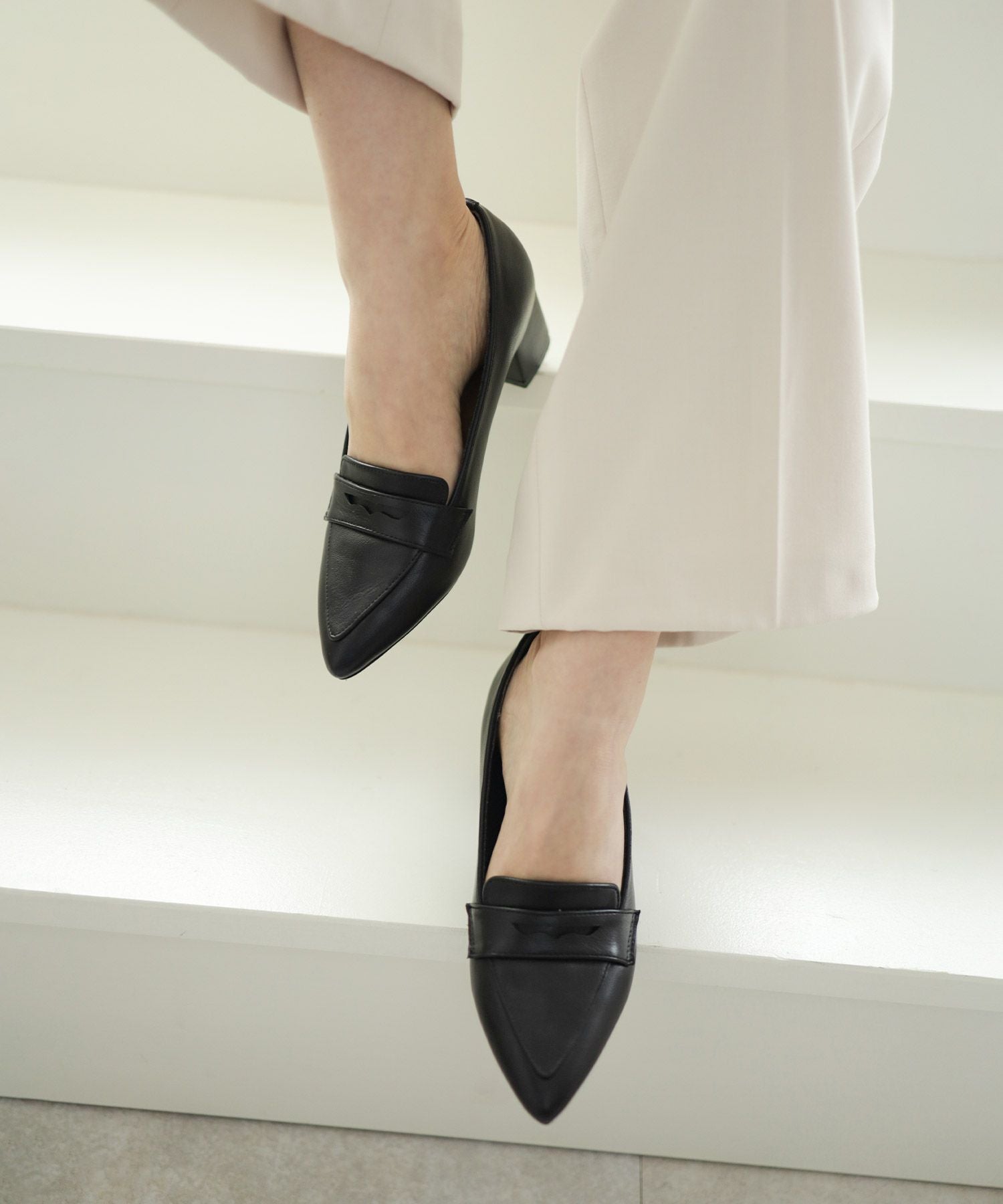 チャンキーヒールポインテッドトゥローファーパンプス 一部4月上旬入荷