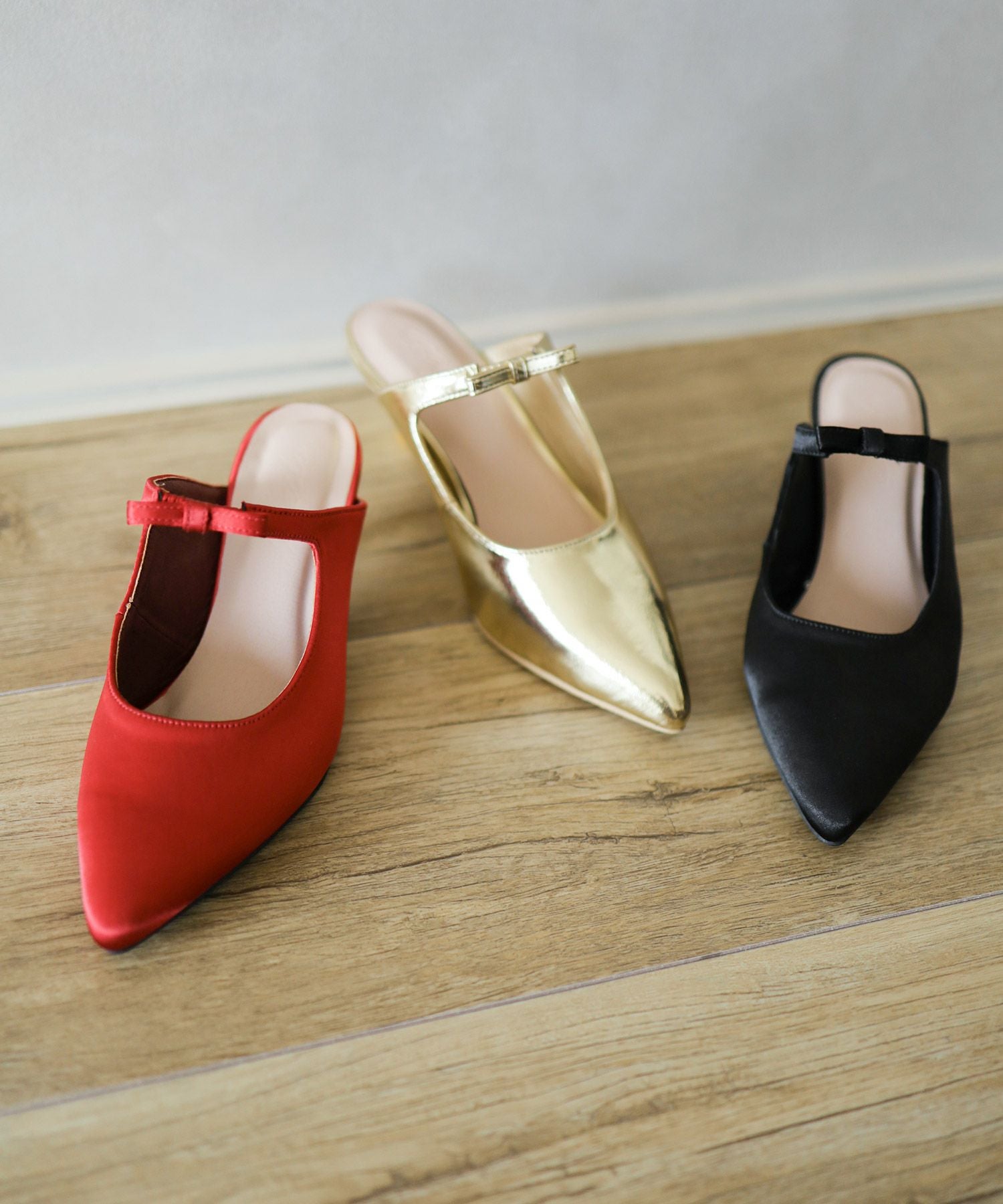 サテンリボンポインテッドトゥミュールサンダル | SESTO(セスト