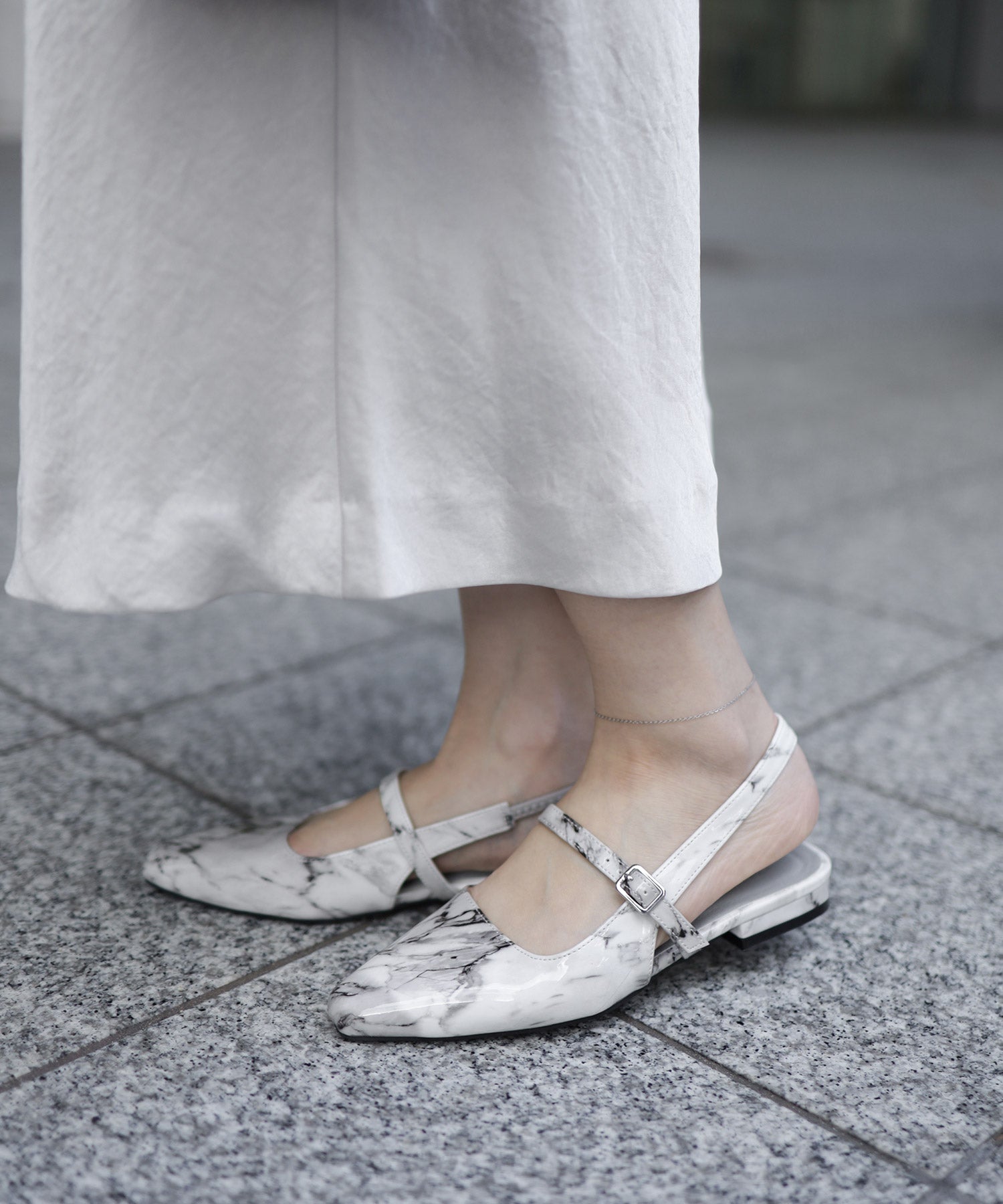 スクエアトゥバックストラップメリージェーンパンプス△返品不可