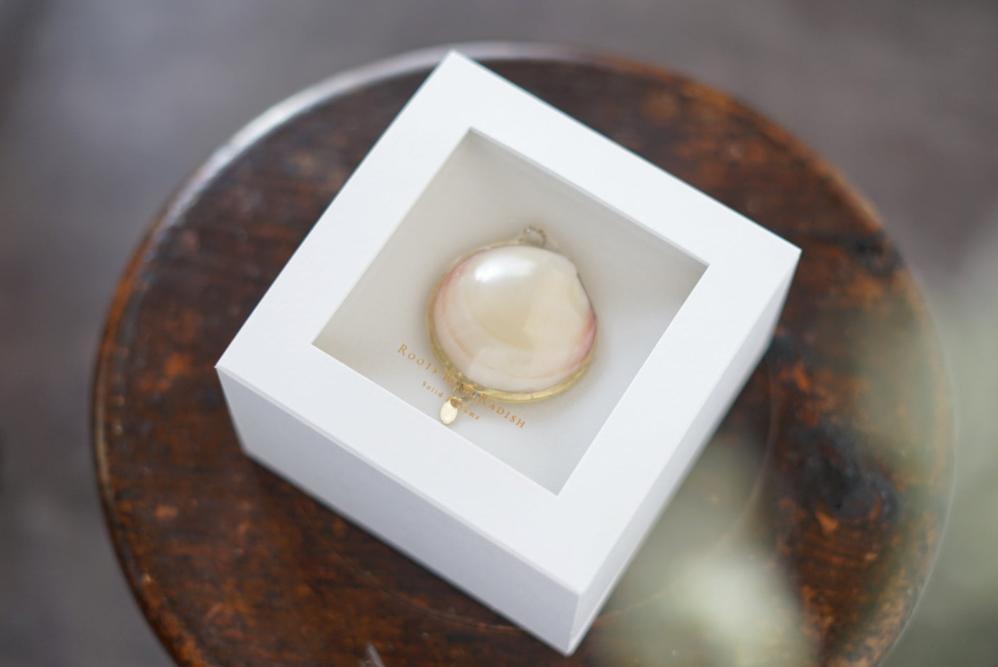 ROOTS ROSE RADISH ソリッドパフューム J〈イランイラン