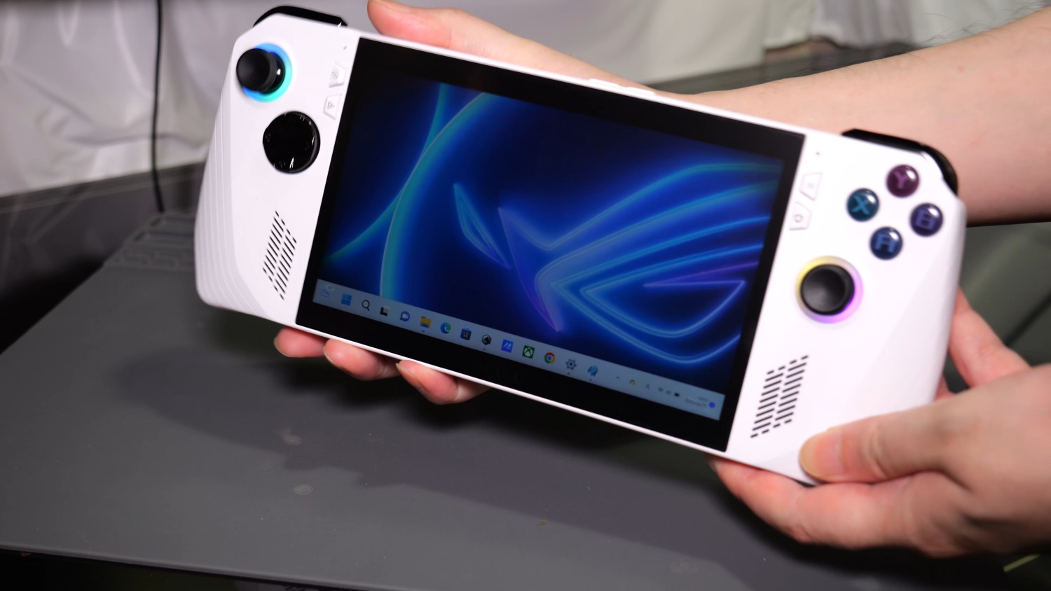 ROG Allyと一緒に買うべきアイテム 4選 (保護フィルム・ドック・SD