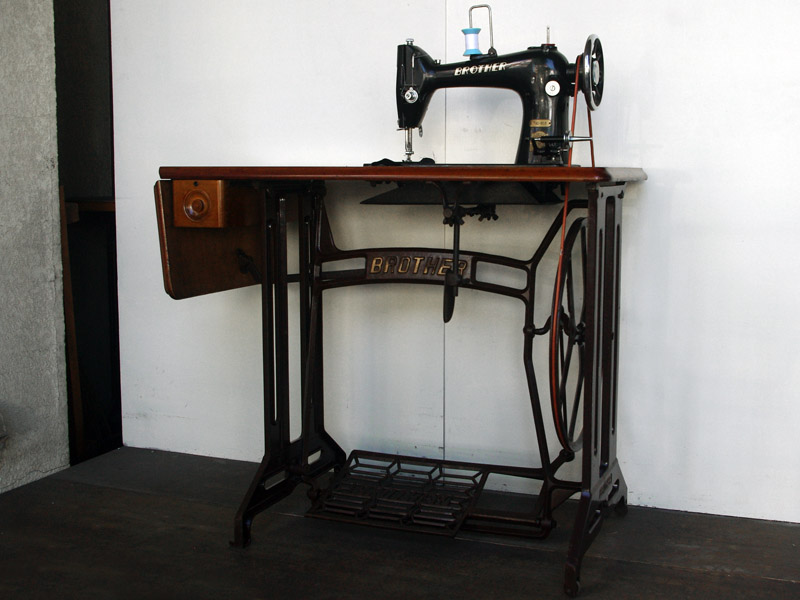 No.632 Brother TA1-B18 ブラザー製 職業用足踏みミシンアンティーク