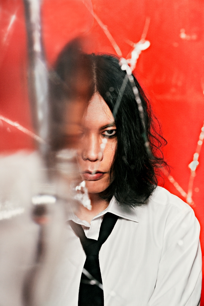 米津玄師、16thシングル『IRIS OUT / JANE DOE』パッケージ写真公開